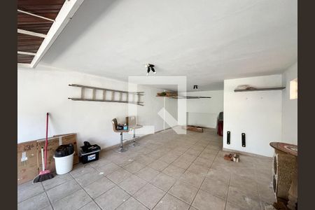Casa à venda com 180m², 3 quartos e 2 vagas Casa à venda com 180m², 3 quartos e 2 vagasGaragem