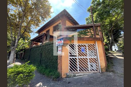 Casa à venda com 180m², 3 quartos e 2 vagas Casa à venda com 180m², 3 quartos e 2 vagasFachada