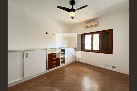 Casa à venda com 180m², 3 quartos e 2 vagas Casa à venda com 180m², 3 quartos e 2 vagasSuite