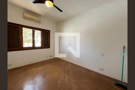 Casa à venda com 180m², 3 quartos e 2 vagas Casa à venda com 180m², 3 quartos e 2 vagasSuite