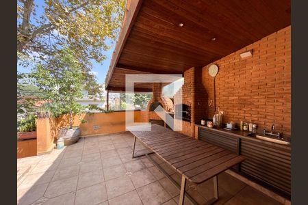 Casa à venda com 180m², 3 quartos e 2 vagas Casa à venda com 180m², 3 quartos e 2 vagasChurrasqueira