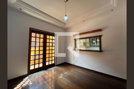 Casa à venda com 180m², 3 quartos e 2 vagas Casa à venda com 180m², 3 quartos e 2 vagasCopa