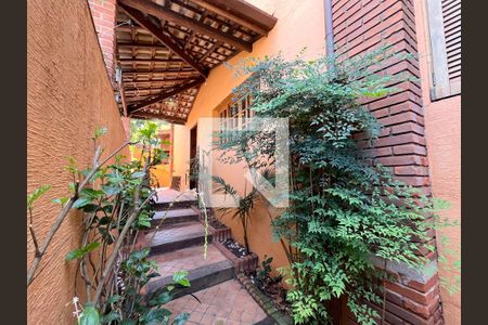 Casa à venda com 180m², 3 quartos e 2 vagas Casa à venda com 180m², 3 quartos e 2 vagasEntrada