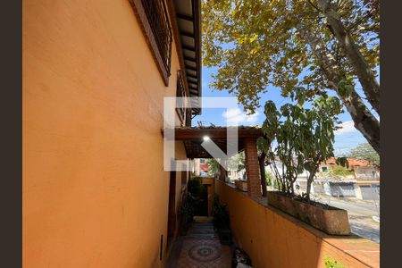 Casa à venda com 180m², 3 quartos e 2 vagas Casa à venda com 180m², 3 quartos e 2 vagasÁrea externa