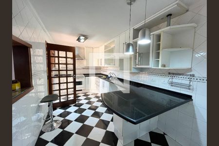 Casa à venda com 180m², 3 quartos e 2 vagas Casa à venda com 180m², 3 quartos e 2 vagasCozinha