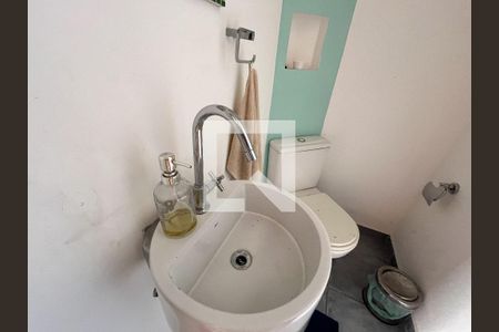 Casa à venda com 180m², 3 quartos e 2 vagas Casa à venda com 180m², 3 quartos e 2 vagasLavabo área externa