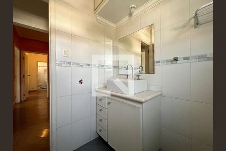 Casa à venda com 180m², 3 quartos e 2 vagas Casa à venda com 180m², 3 quartos e 2 vagasBanheiro Corredor