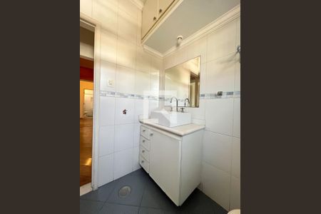 Casa à venda com 180m², 3 quartos e 2 vagas Casa à venda com 180m², 3 quartos e 2 vagasBanheiro Corredor