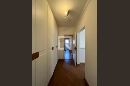 Casa à venda com 180m², 3 quartos e 2 vagas Casa à venda com 180m², 3 quartos e 2 vagasCloset da Suíte