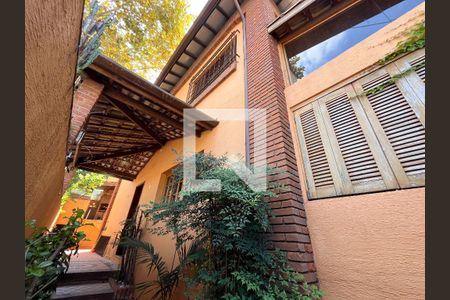 Casa à venda com 180m², 3 quartos e 2 vagas Casa à venda com 180m², 3 quartos e 2 vagasEntrada