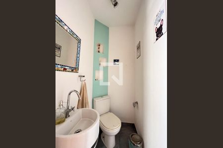 Casa à venda com 180m², 3 quartos e 2 vagas Casa à venda com 180m², 3 quartos e 2 vagasLavabo área externa