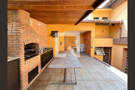 Casa à venda com 180m², 3 quartos e 2 vagas Casa à venda com 180m², 3 quartos e 2 vagasÁrea externa