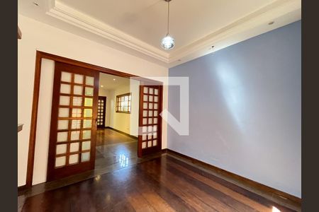 Casa à venda com 180m², 3 quartos e 2 vagas Casa à venda com 180m², 3 quartos e 2 vagasCopa