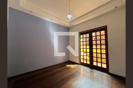 Casa à venda com 180m², 3 quartos e 2 vagas Casa à venda com 180m², 3 quartos e 2 vagasCopa