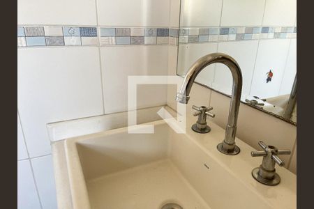 Casa à venda com 180m², 3 quartos e 2 vagas Casa à venda com 180m², 3 quartos e 2 vagasBanheiro Corredor