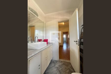 Casa à venda com 180m², 3 quartos e 2 vagas Casa à venda com 180m², 3 quartos e 2 vagasBanheiro da Suíte