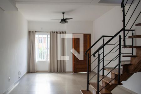 Sala de casa à venda com 2 quartos, 95m² em Guarujá, Porto Alegre