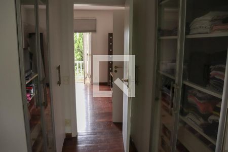 Casa de condomínio à venda com 720m², 5 quartos e 3 vagas Casa de condomínio à venda com 720m², 5 quartos e 3 vagasSuíte 2