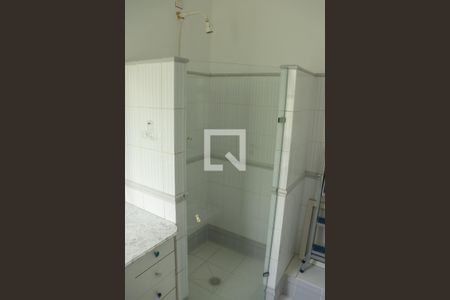 Casa de condomínio à venda com 720m², 5 quartos e 3 vagas Casa de condomínio à venda com 720m², 5 quartos e 3 vagasBanheiro 1