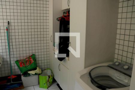 Casa de condomínio à venda com 720m², 5 quartos e 3 vagas Casa de condomínio à venda com 720m², 5 quartos e 3 vagasÁrea de serviço