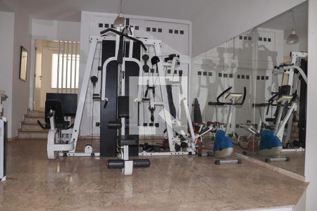 Casa de condomínio à venda com 720m², 5 quartos e 3 vagas Casa de condomínio à venda com 720m², 5 quartos e 3 vagasÁrea externa