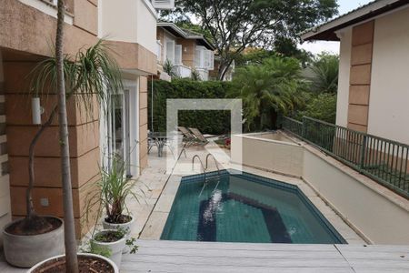 Casa de condomínio à venda com 720m², 5 quartos e 3 vagas Casa de condomínio à venda com 720m², 5 quartos e 3 vagasÁrea externa