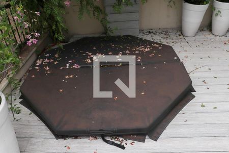 Casa de condomínio à venda com 720m², 5 quartos e 3 vagas Casa de condomínio à venda com 720m², 5 quartos e 3 vagasÁrea externa