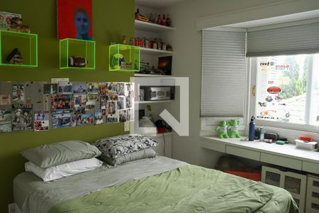 Casa de condomínio à venda com 720m², 5 quartos e 3 vagas Casa de condomínio à venda com 720m², 5 quartos e 3 vagasSuíte