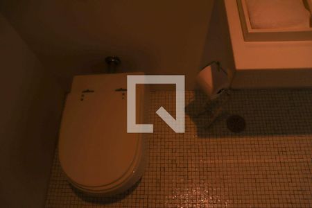 Casa de condomínio à venda com 720m², 5 quartos e 3 vagas Casa de condomínio à venda com 720m², 5 quartos e 3 vagasLavabo