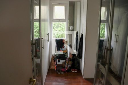 Casa de condomínio à venda com 720m², 5 quartos e 3 vagas Casa de condomínio à venda com 720m², 5 quartos e 3 vagasSuíte 2