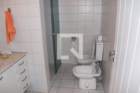 Casa de condomínio à venda com 720m², 5 quartos e 3 vagas Casa de condomínio à venda com 720m², 5 quartos e 3 vagasBanheiro de Serviço