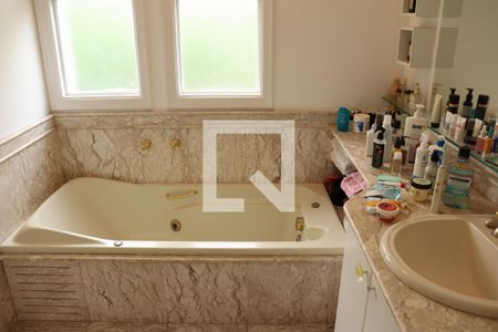 Casa de condomínio à venda com 720m², 5 quartos e 3 vagas Casa de condomínio à venda com 720m², 5 quartos e 3 vagasSuíte 2