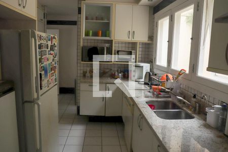 Casa de condomínio à venda com 720m², 5 quartos e 3 vagas Casa de condomínio à venda com 720m², 5 quartos e 3 vagasCozinha