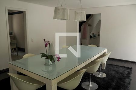 Casa de condomínio à venda com 720m², 5 quartos e 3 vagas Casa de condomínio à venda com 720m², 5 quartos e 3 vagasSala de Jantar