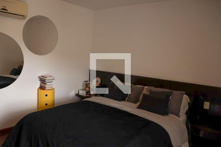 Casa de condomínio à venda com 720m², 5 quartos e 3 vagas Casa de condomínio à venda com 720m², 5 quartos e 3 vagasSuíte 2