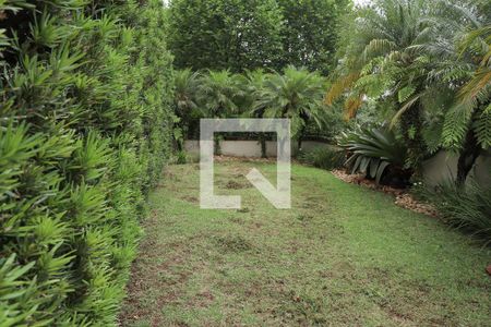 Casa de condomínio à venda com 720m², 5 quartos e 3 vagas Casa de condomínio à venda com 720m², 5 quartos e 3 vagasÁrea externa