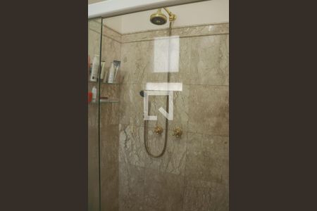 Casa de condomínio à venda com 720m², 5 quartos e 3 vagas Casa de condomínio à venda com 720m², 5 quartos e 3 vagasSuíte 2