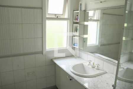 Casa de condomínio à venda com 720m², 5 quartos e 3 vagas Casa de condomínio à venda com 720m², 5 quartos e 3 vagasBanheiro 1