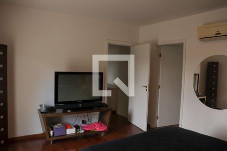 Casa de condomínio à venda com 720m², 5 quartos e 3 vagas Casa de condomínio à venda com 720m², 5 quartos e 3 vagasSuíte 2