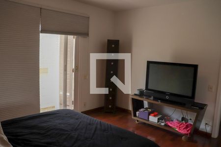 Casa de condomínio à venda com 720m², 5 quartos e 3 vagas Casa de condomínio à venda com 720m², 5 quartos e 3 vagasSuíte 2