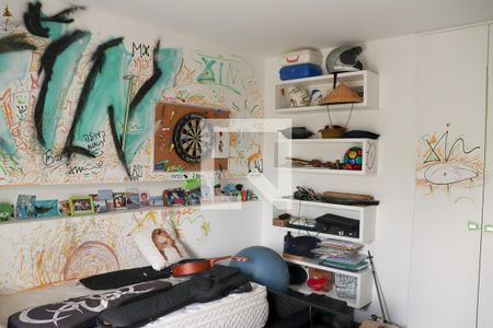 Casa de condomínio à venda com 720m², 5 quartos e 3 vagas Casa de condomínio à venda com 720m², 5 quartos e 3 vagasQuarto