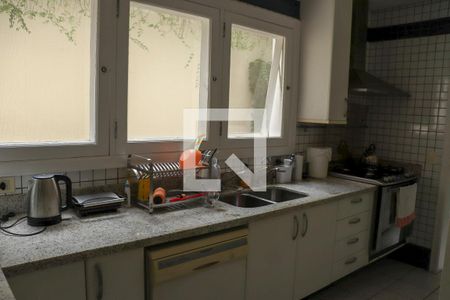 Casa de condomínio à venda com 720m², 5 quartos e 3 vagas Casa de condomínio à venda com 720m², 5 quartos e 3 vagasCozinha