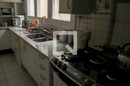 Casa de condomínio à venda com 720m², 5 quartos e 3 vagas Casa de condomínio à venda com 720m², 5 quartos e 3 vagasCozinha