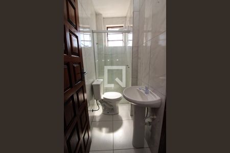 Banheiro de kitnet/studio para alugar com 1 quarto, 29m² em Cavalhada, Porto Alegre