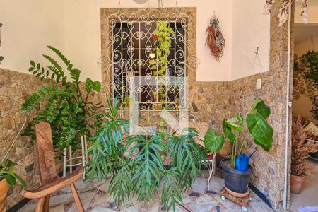 Casa à venda com 123m², 3 quartos e 1 vaga Casa à venda com 123m², 3 quartos e 1 vagaVaranda