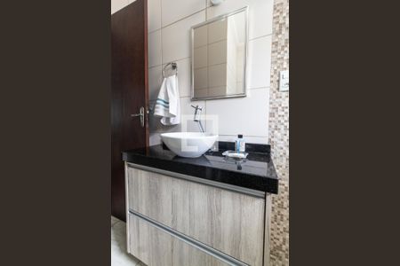 Casa à venda com 185m², 3 quartos e 2 vagas Casa à venda com 185m², 3 quartos e 2 vagasBanheiro