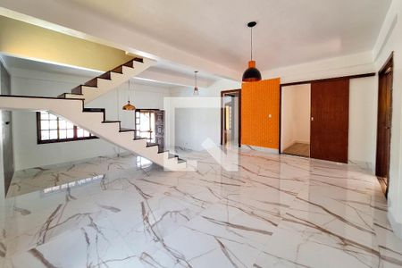 Sala de casa à venda com 4 quartos, 300m² em Itaipu, Niterói