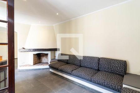 Casa à venda com 220m², 3 quartos e 3 vagas Casa à venda com 220m², 3 quartos e 3 vagasSala da Lareira