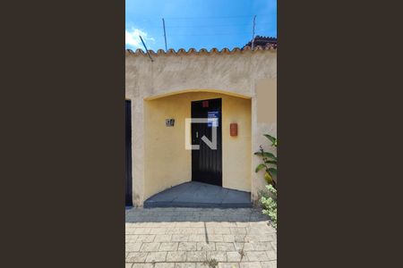 Casa à venda com 220m², 3 quartos e 3 vagas Casa à venda com 220m², 3 quartos e 3 vagasFachada