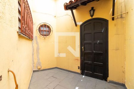 Casa à venda com 220m², 3 quartos e 3 vagas Casa à venda com 220m², 3 quartos e 3 vagasCorredor Lateral